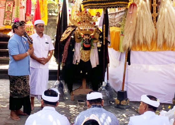 Nusabali.com - hadiri-pujawali-pura-semer-kembar-bualu-suyasa-didoakan-jadi-bupati-badung