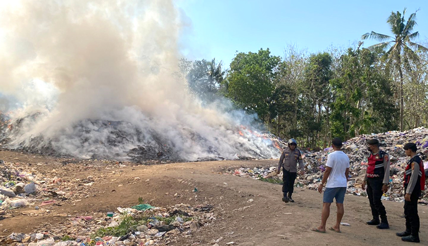 TPA Biaung Nusa Penida Terbakar