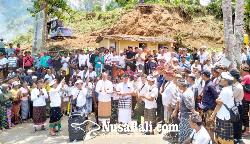 www.nusabali.com-1000an-warga-gajah-para-mareresik-ii-di-lokasi-pura-pedharman