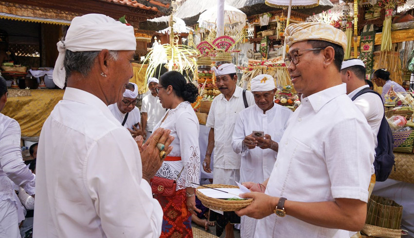 Plt Bupati Sampaikan Apresiasi dan Haturkan Punia Pribadi Rp 4 Juta