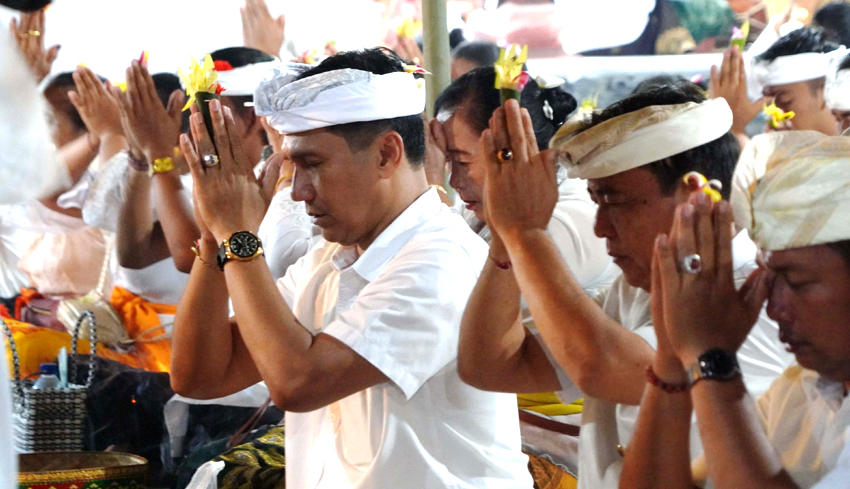 Pjs Sukra Negara Ngaturang Bakti Pujawali Pura Perancak