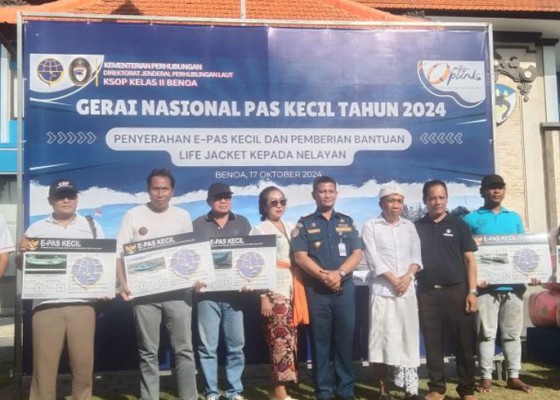 Nusabali.com - ksop-benoa-serahkan-156-e-pas-kecil-untuk-nelayan-bali