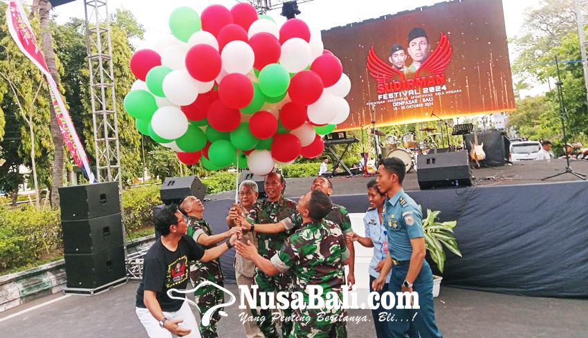 www.nusabali.com-1000-pelajar-pecahkan-rekor-muri-dalam-sudirman-festival