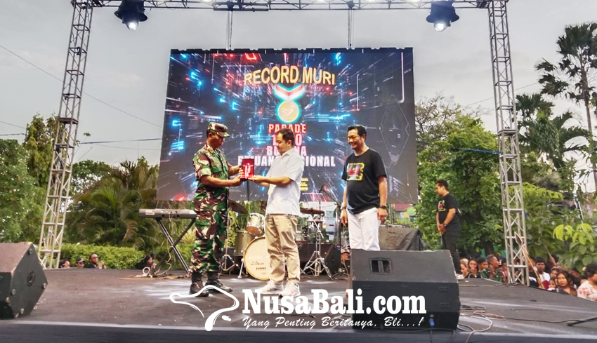 www.nusabali.com-1000-pelajar-pecahkan-rekor-muri-dalam-sudirman-festival