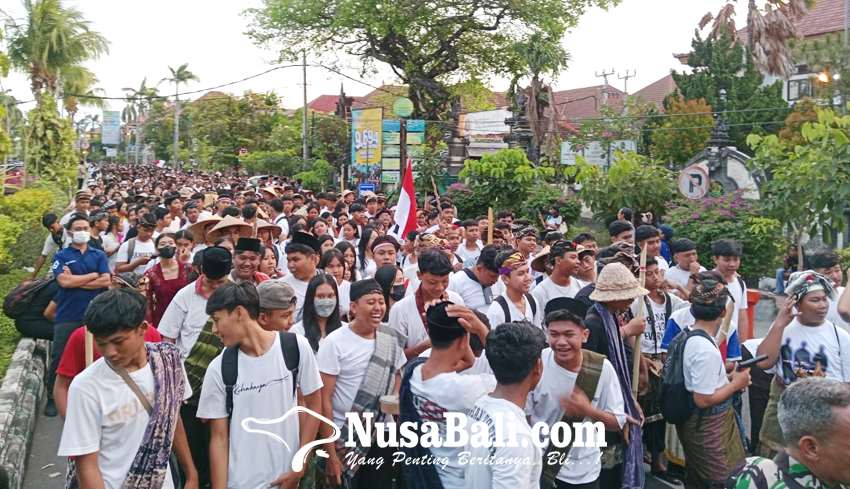 www.nusabali.com-1000-pelajar-pecahkan-rekor-muri-dalam-sudirman-festival