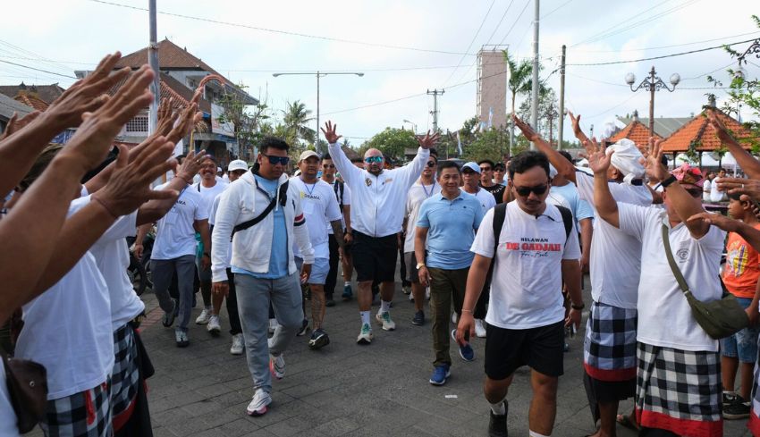 Jalan Sehat Relawan De Gadjah Meriahkan Gianyar, Rayakan Pelantikan Prabowo-Gibran