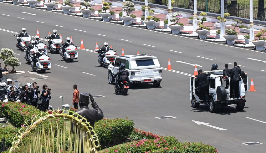 www.nusabali.com-mv3-garuda-limousine-pindad-mobil-karya-anak-bangsa-yang-dipakai-prabowo