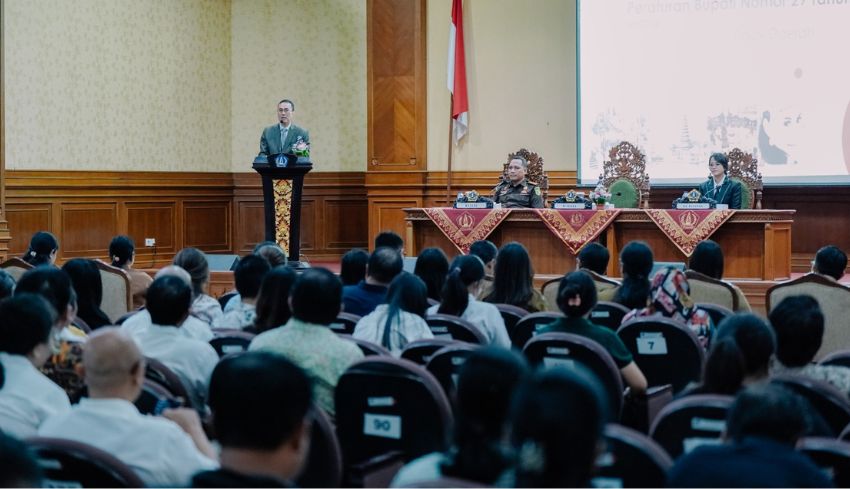 Pj Sekda Surya Suamba Hadiri Sosialisasi Optimalisasi Pajak Daerah