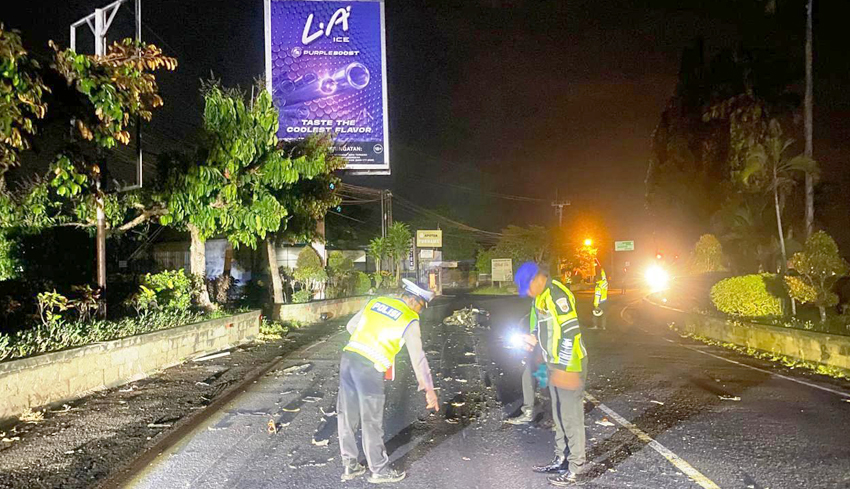 Adu Jangkrik Lawan Truk, Pemotor Tewas di Tempat