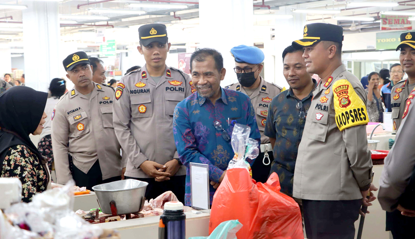 Sambil Uji Coba BWC, Kapolres Jembrana Pantau Harga Sembako