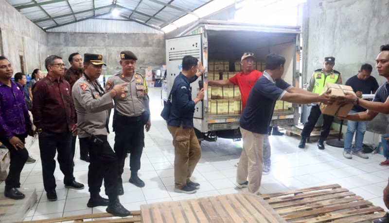 www.nusabali.com-polres-gianyar-kawal-logistik-pilkada-2024