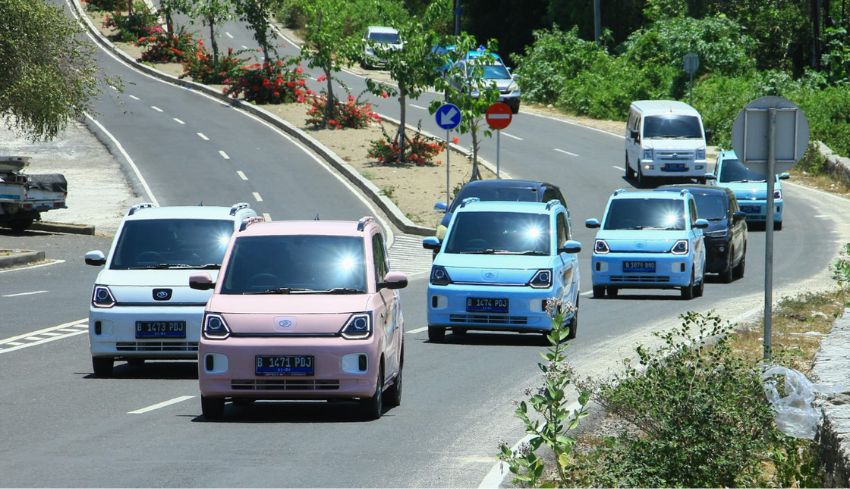 SERES E1 Tebar Pesona di Bali: Mobil Listrik Kompak dengan Performa Lincah