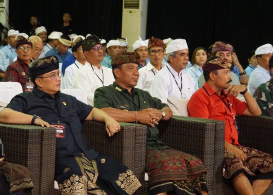 Nusabali.com - dua-paslon-puji-kinerja-pj-bupati-lihadnyana-saat-debat-perdana-pilkada-buleleng-2024