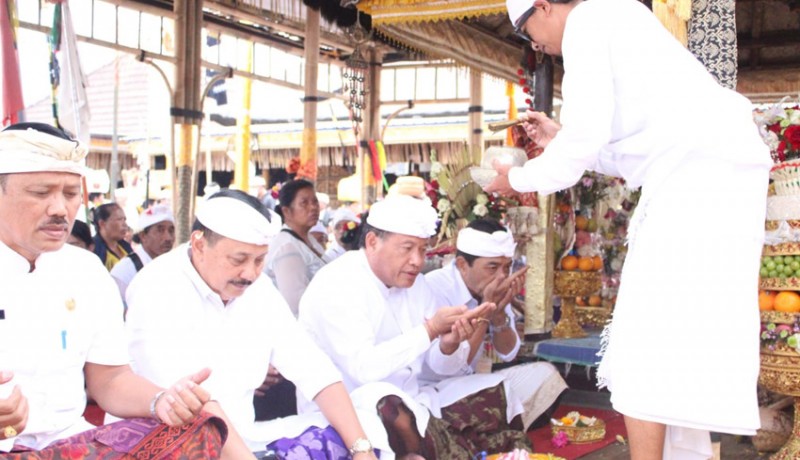 www.nusabali.com-pemkot-ngaturang-bhakti-penganyar-di-pura-tuluk-biyu-dan-pura-hulundanu-batur