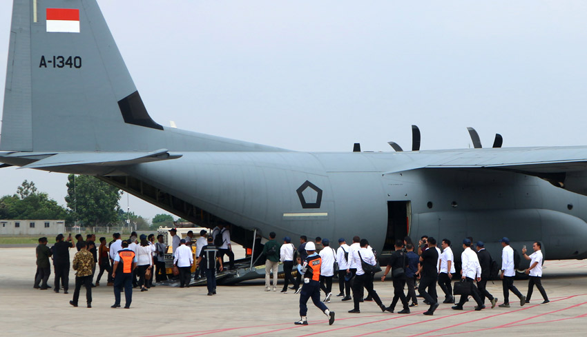 Para Menteri Naik Super Hercules ke Magelang