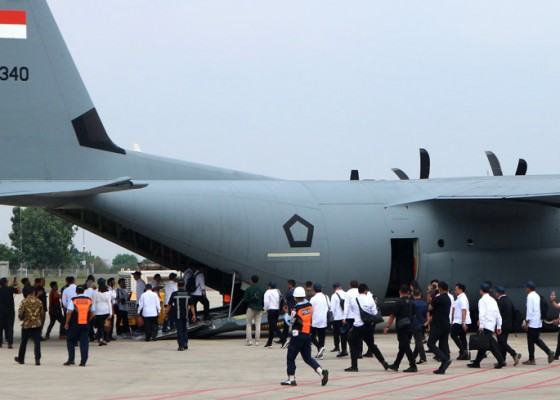 Nusabali.com - para-menteri-naik-super-hercules-ke-magelang