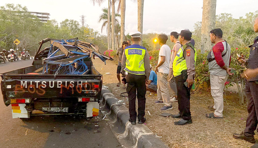 Mobil Pikap Alami Kecelaaan, Diduga Sopir Ngantuk