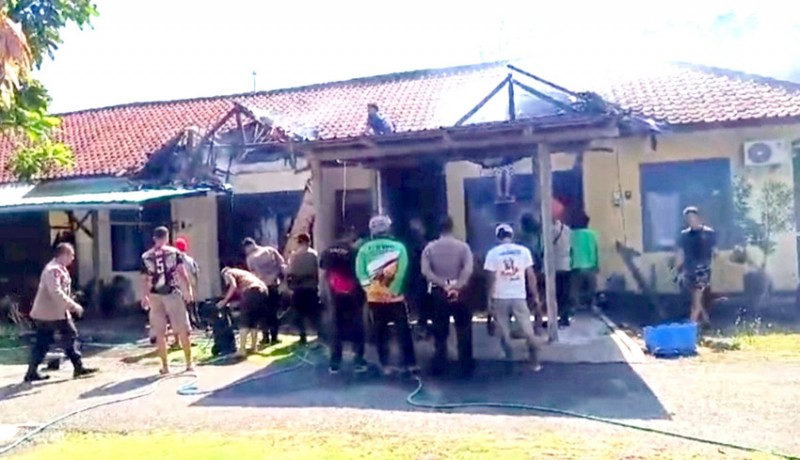 www.nusabali.com-dua-rumah-di-asrama-brimob-gilimanuk-terbakar