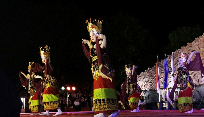 Mahasiswa Undiksha Tampilkan Tarian Daerah di Ganesha Culture Fest