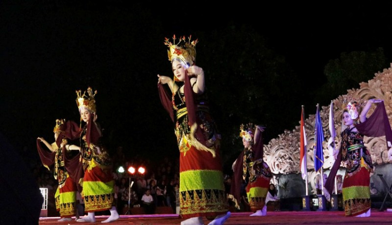 www.nusabali.com-mahasiswa-undiksha-tampilkan-tarian-daerah-di-ganesha-culture-fest