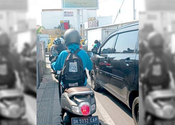 Nusabali.com - berdiri-billboard-baru-di-shortcut-tibubeneng-canggu