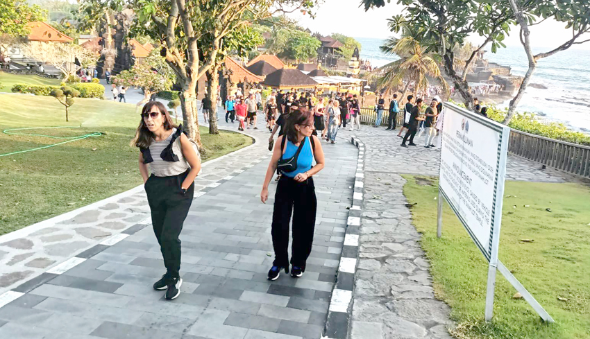 Tambah Fasilitas, Tanah Lot Bakal Buat Panggung Terbuka