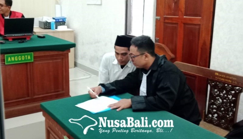 www.nusabali.com-dihukum-10-tahun-kurir-shabu-asal-bangkalan-tersenyum