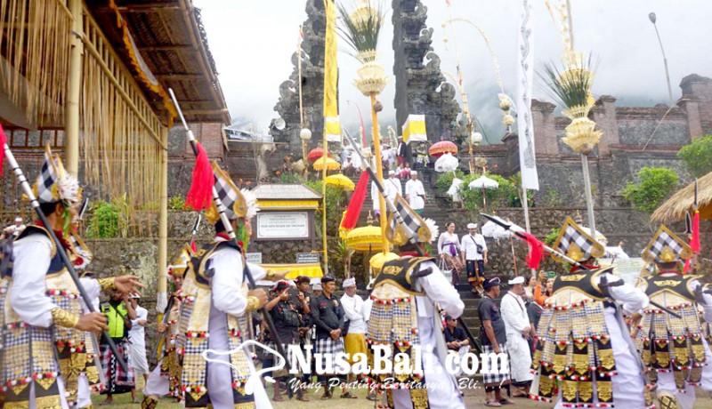 www.nusabali.com-5-sulinggih-muput-tabuh-gentuh-di-pura-pasar-agung