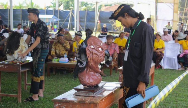 www.nusabali.com-stt-simpang-3-lampung-tengah-gelar-lomba-sketsa-dan-tapel-ogoh-ogoh