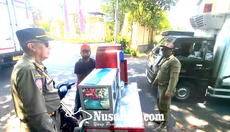 www.nusabali.com-satpol-pp-tertibkan-kendaraan-parkir-sembarangan-di-kutsel