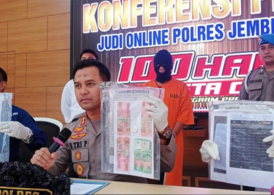 Nusabali.com - polres-jembrana-bekuk-makelar-judol