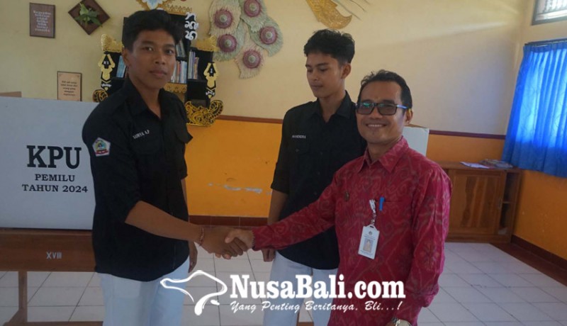 www.nusabali.com-aditya-jabat-ketua-osis-di-sman-2-amlapura