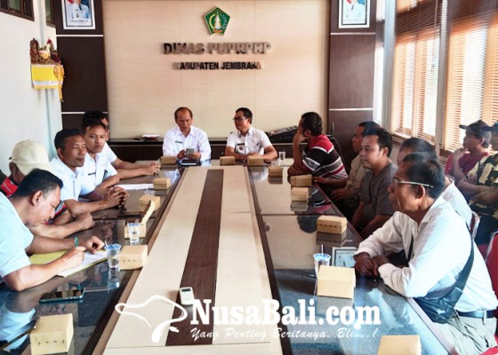 Nusabali.com - tolak-proyek-iplt-belasan-warga-datangi-kantor-dinas-puprpkp