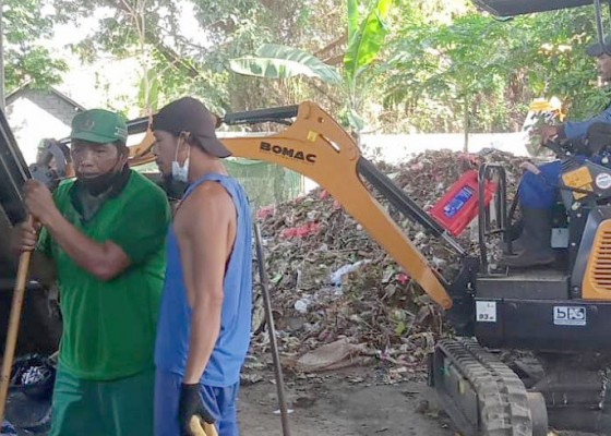 Nusabali.com - desa-kesiman-kertalangu-kembangkan-sampah-jadi-produk-media-tanam