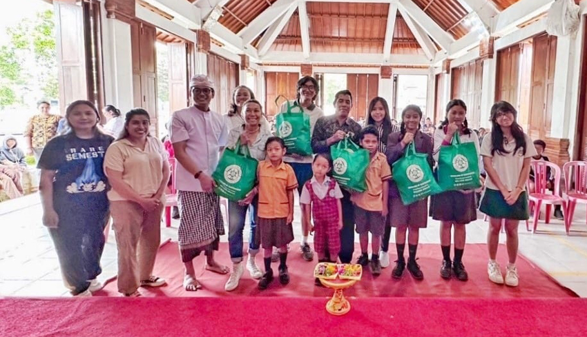 www.nusabali.com-program-school-food-drive-bagikan-150-paket-sembako-ke-desa-besakih-karangasem