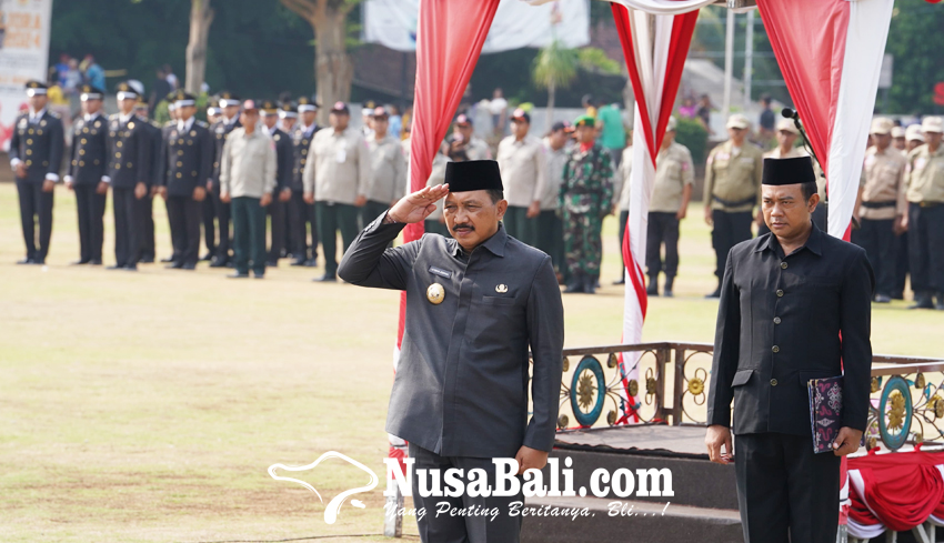 Peringatan Hari Pahlawan di Alun-alun Ida I Dewa Agung Jambe