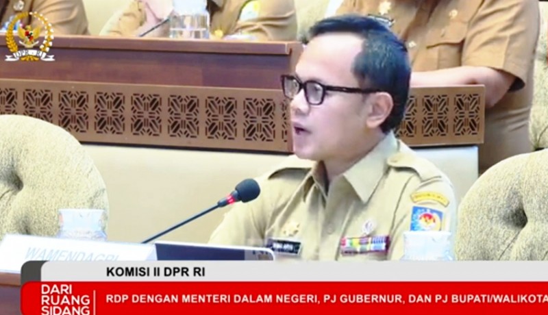 www.nusabali.com-perintah-wamendagri-dalam-raker-komisi-ii-dpr-ri-laporkan-asn-tak-netral