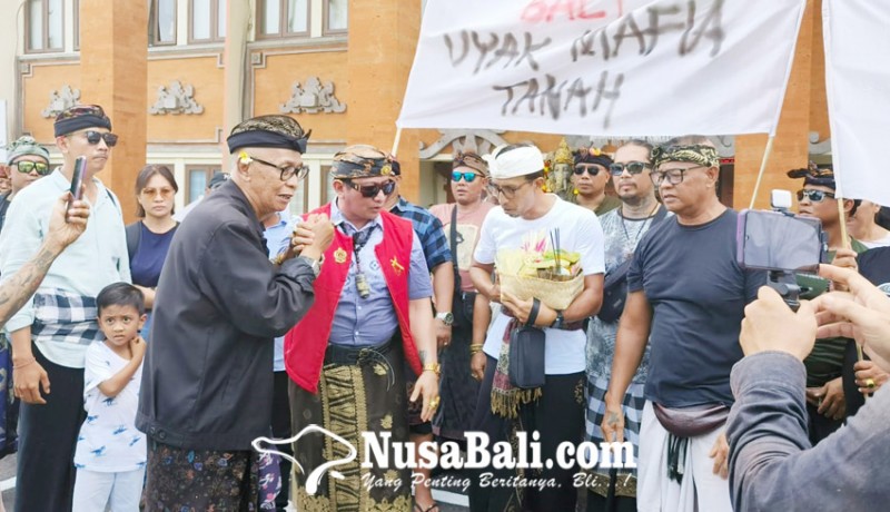 www.nusabali.com-aksi-damai-warnai-sidang-pemalsuan-silsilah