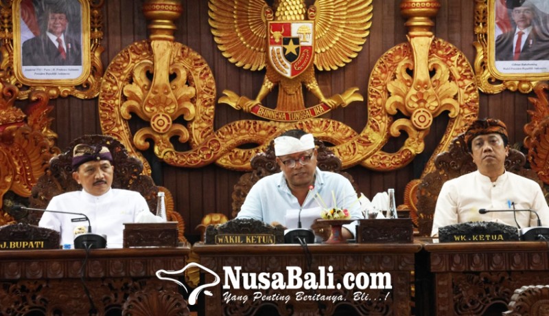 www.nusabali.com-pj-bupati-jendrika-berikan-jawaban-pemandangan-umum-fraksi