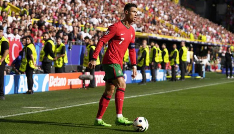 www.nusabali.com-portugal-polandia-ronaldo-tak-ambisi-cetak-seribu-gol