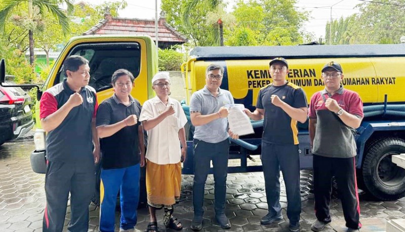 www.nusabali.com-support-buleleng-suplai-air-bersih-bppw-bali-bantu-mobil-tangki