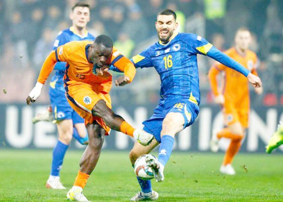 Nusabali.com - ditahan-bosnia-belanda-runner-up-grup-a3