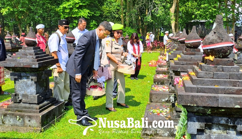 Merasa Bangga, Warga Jepang Kunjungi Nenek Moyang yang Gugur di Margarana