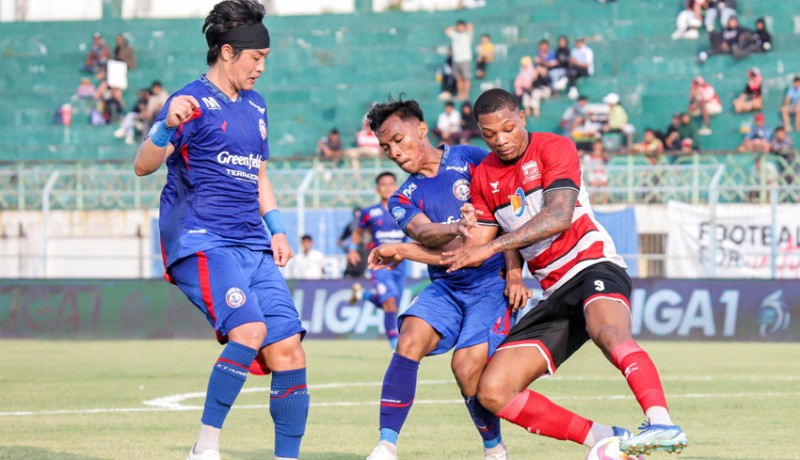 www.nusabali.com-arema-benamkan-madura-united-di-derbi-jatim