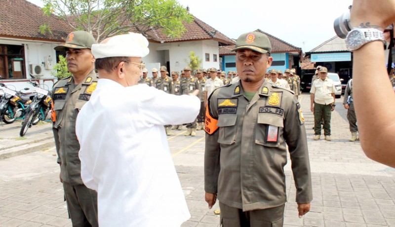 www.nusabali.com-plt-bupati-kukuhkan-unit-praja-satria-wibawa