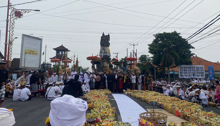 Ida Bhatara Pura Medang Kemulan Gresik, Jawa Timur Nodia ring Pura Kehen, Cempaga, Bangli