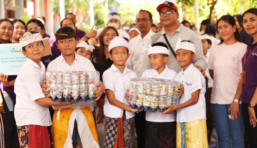 www.nusabali.com-mahasiswa-unud-gelar-pelatihan-ecobrick-di-sdn-7-kesiman