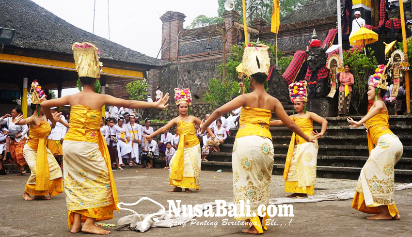 3 Pedanda Muput Nganyarin di Pasar Agung