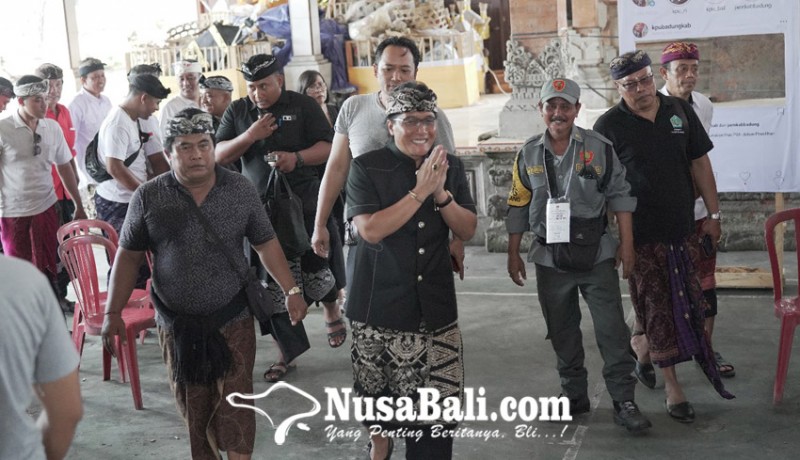 www.nusabali.com-bupati-giri-prasta-pantau-pencoblosan-ke-sejumlah-tps