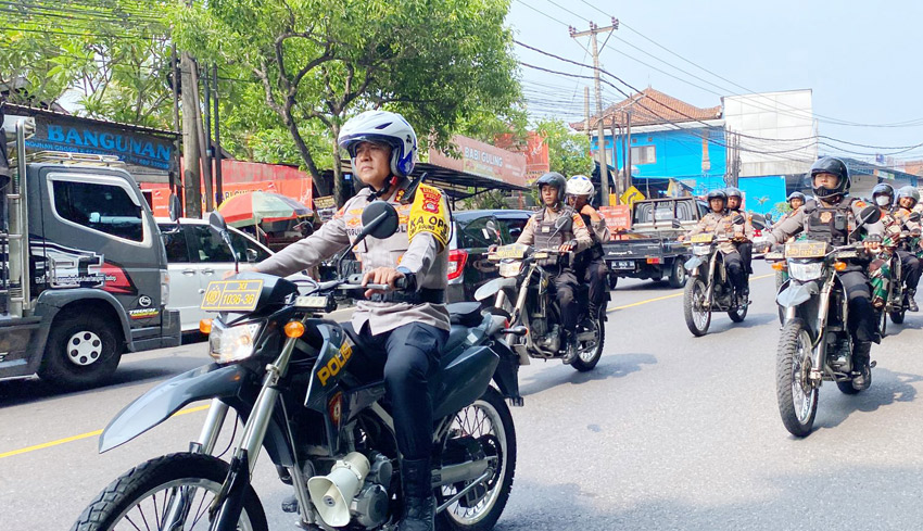 Kapolres Badung Keliling TPS Naik Motor